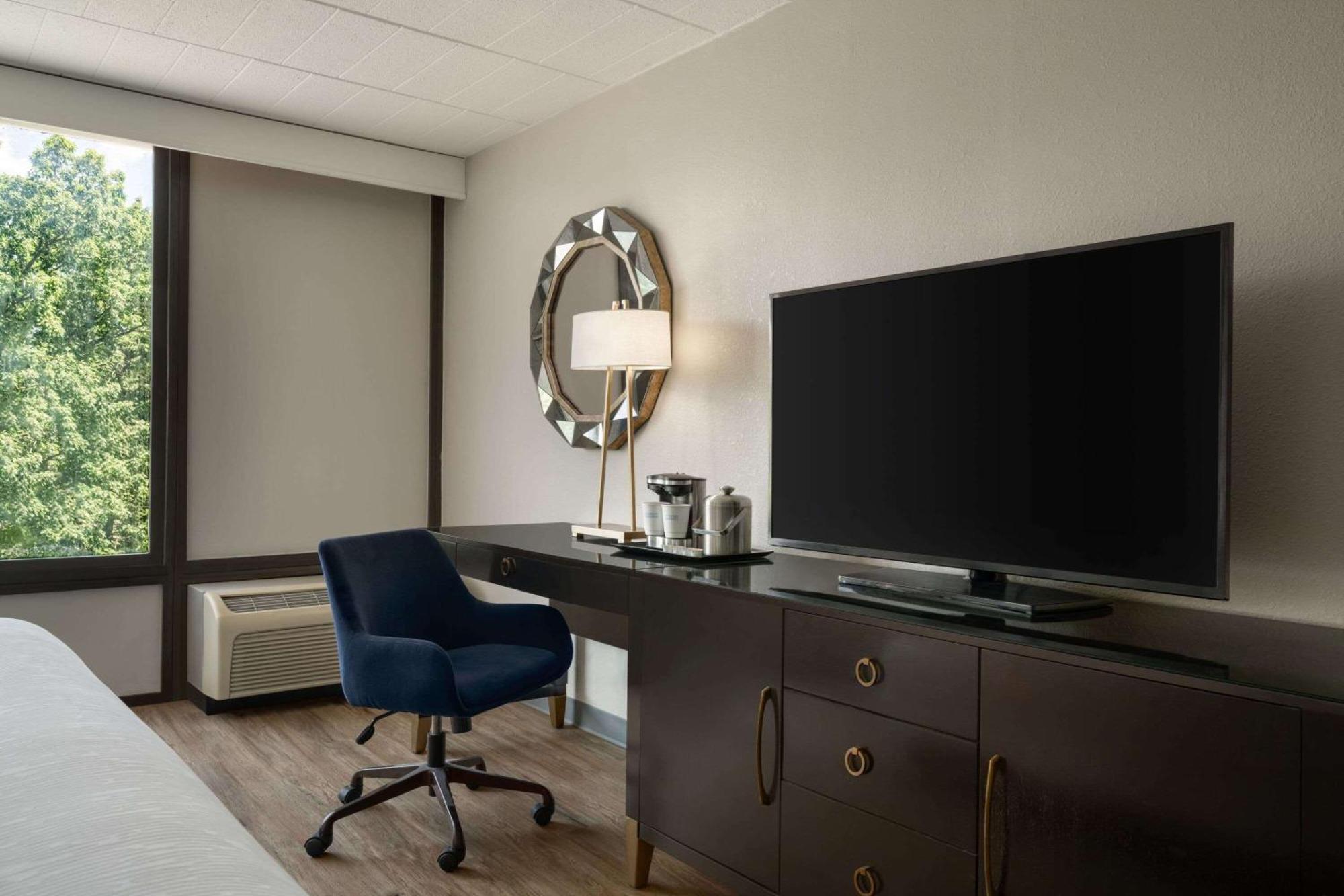 Wyndham Garden Inn Pittsburgh Airport Робинсон-Тауншип Экстерьер фото