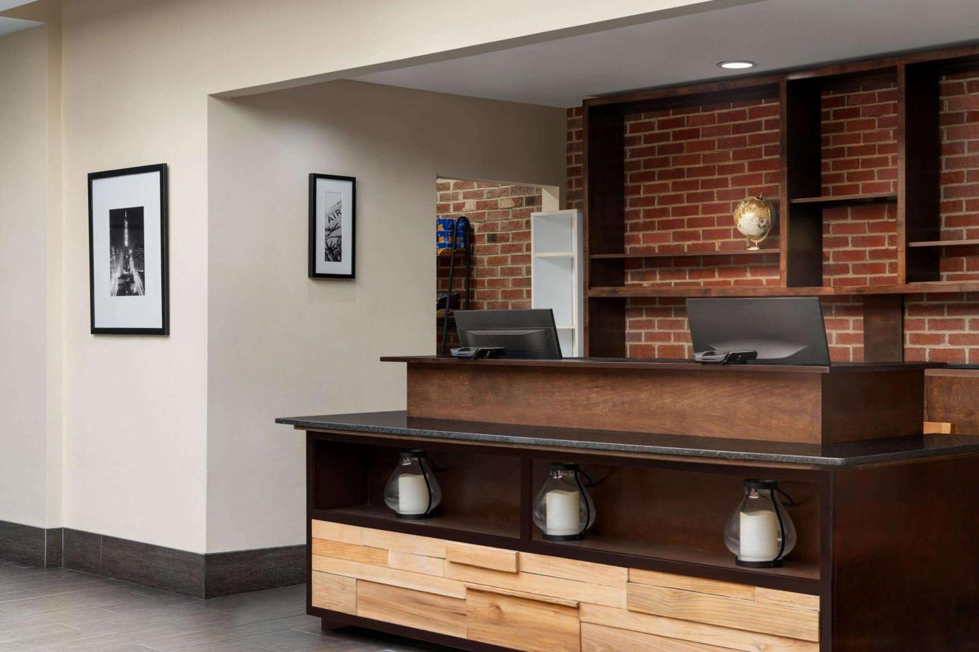 Wyndham Garden Inn Pittsburgh Airport Робинсон-Тауншип Экстерьер фото