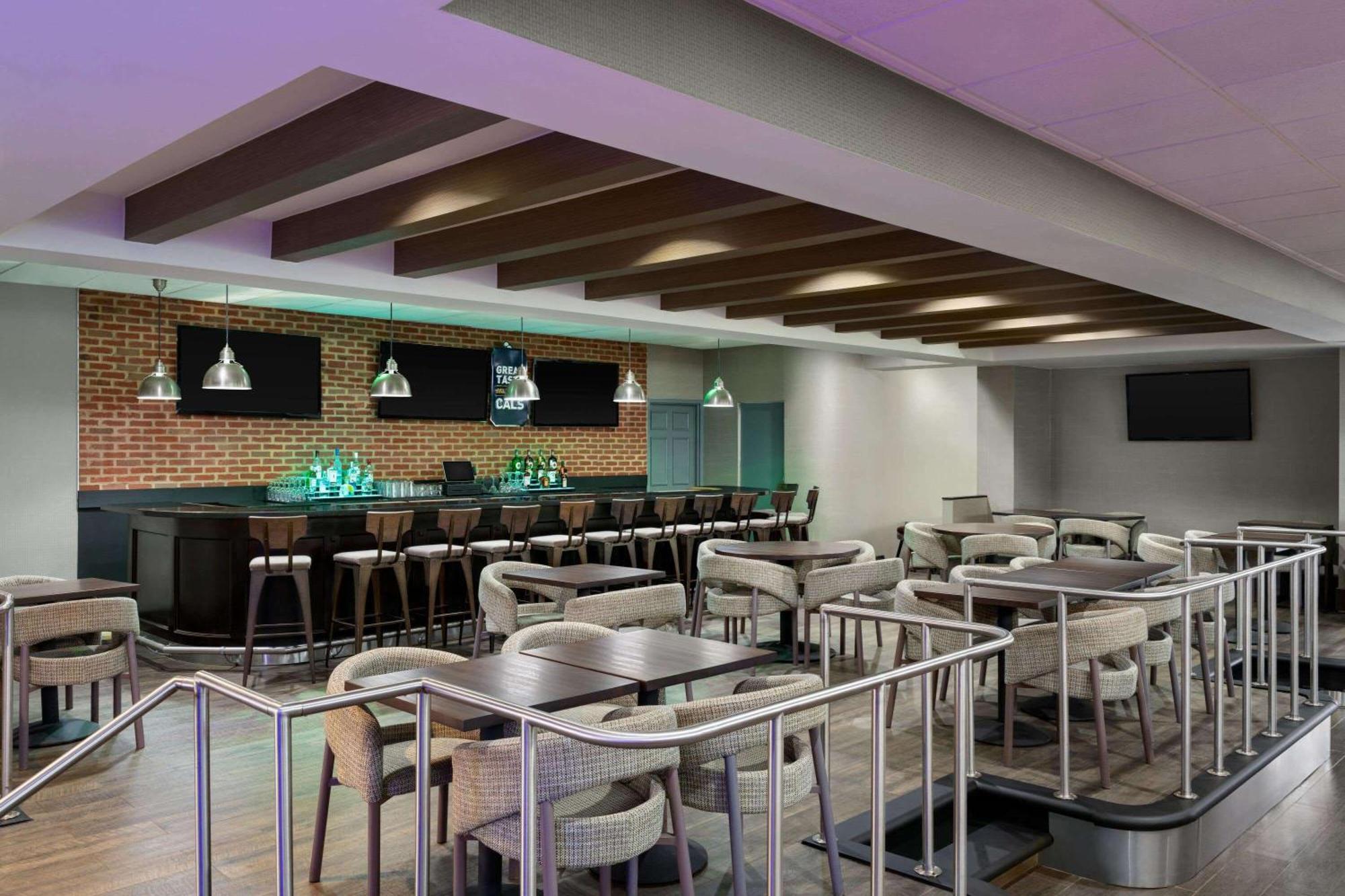 Wyndham Garden Inn Pittsburgh Airport Робинсон-Тауншип Экстерьер фото