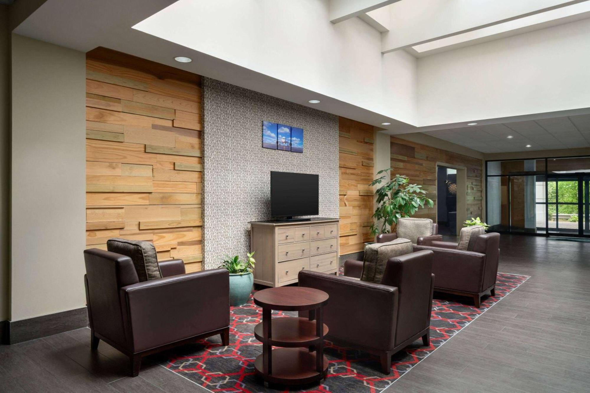 Wyndham Garden Inn Pittsburgh Airport Робинсон-Тауншип Экстерьер фото