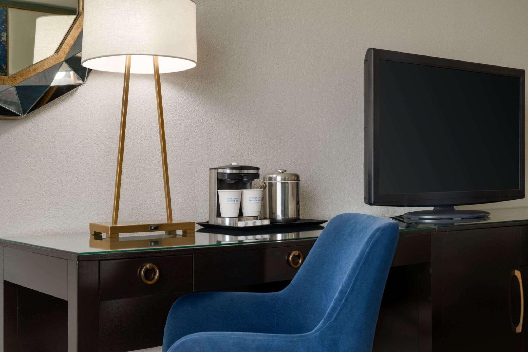 Wyndham Garden Inn Pittsburgh Airport Робинсон-Тауншип Экстерьер фото