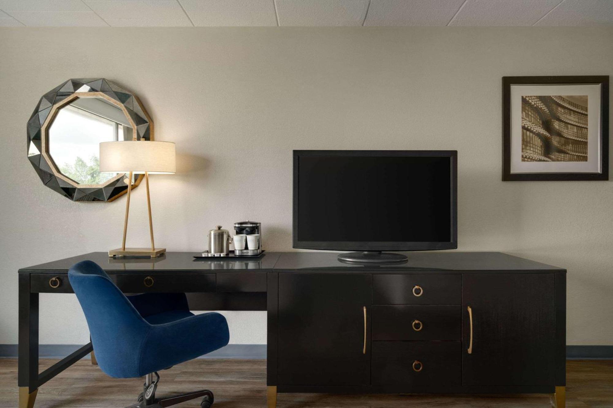 Wyndham Garden Inn Pittsburgh Airport Робинсон-Тауншип Экстерьер фото