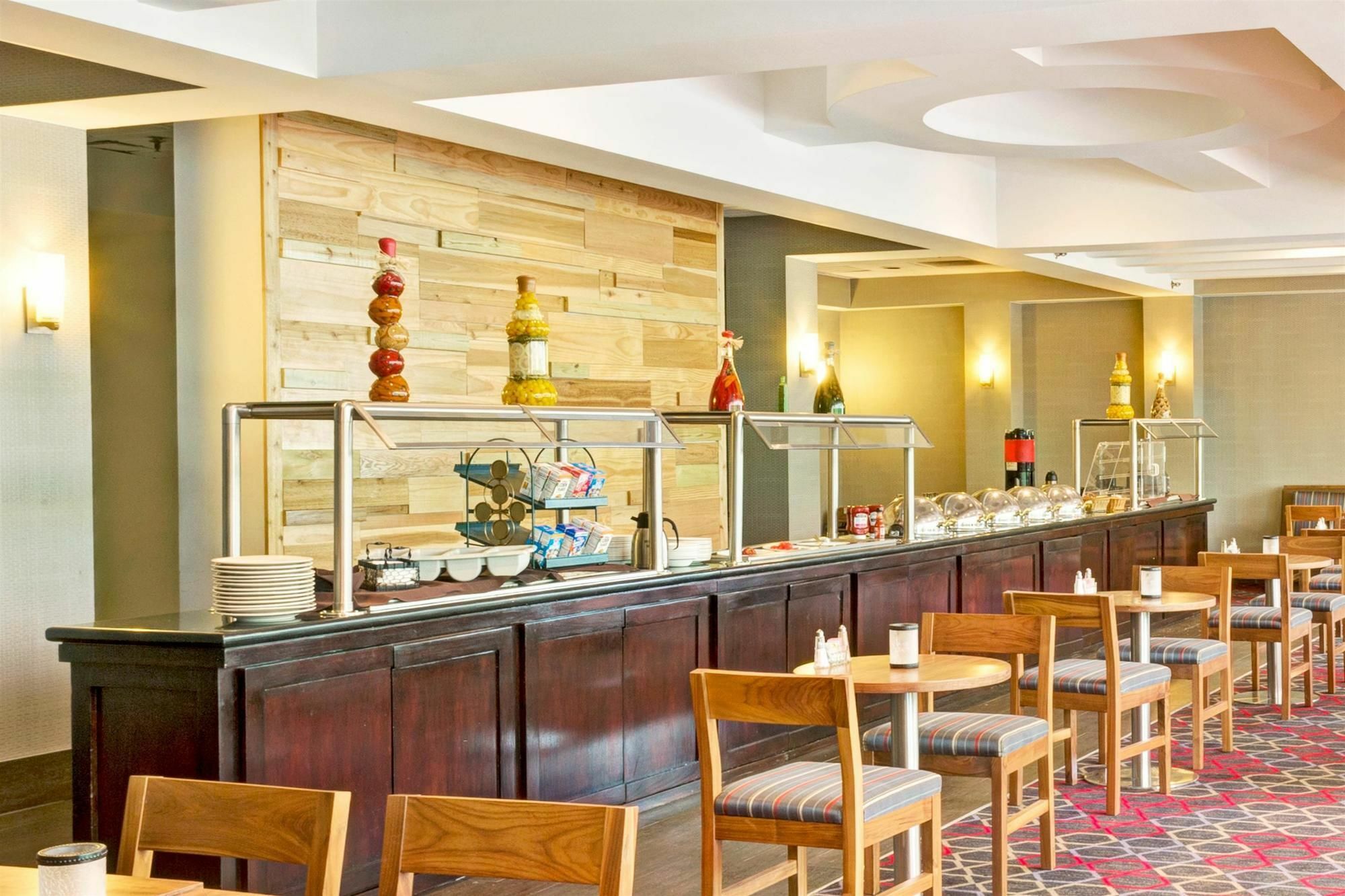 Wyndham Garden Inn Pittsburgh Airport Робинсон-Тауншип Экстерьер фото